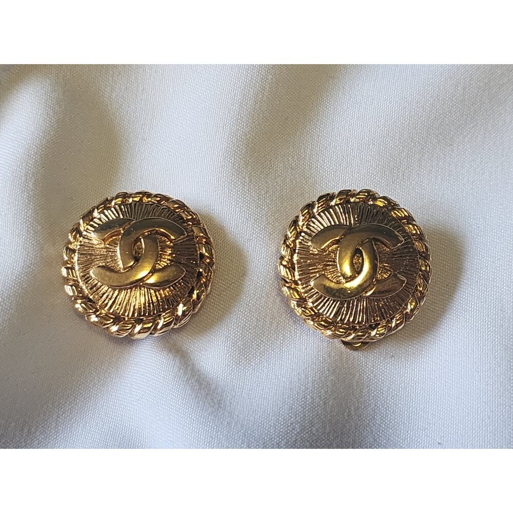 US BASED Authentic Vintage CHANEL Clip On Gold Tone Double CC Earrings